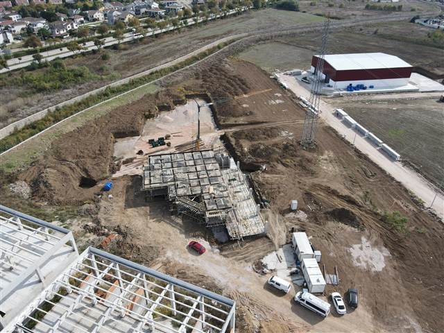 Biga Ticaret Park — şantiye genel görünümü, Ekim 2026 (havadan, kaba inşaat)