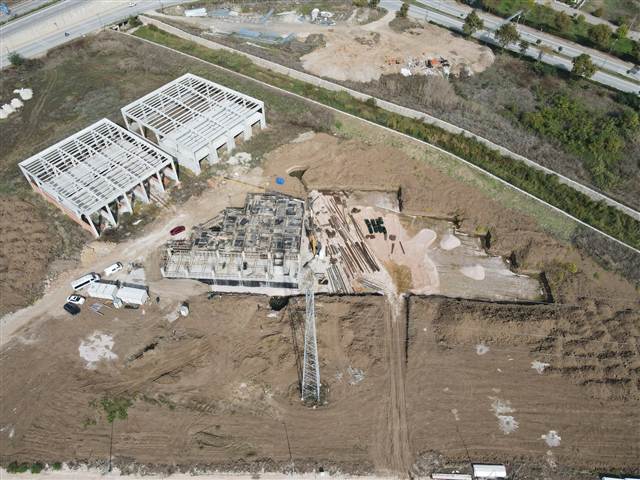 Biga Ticaret Park — şantiye genel görünümü, Ekim 2026 (havadan, kaba inşaat)